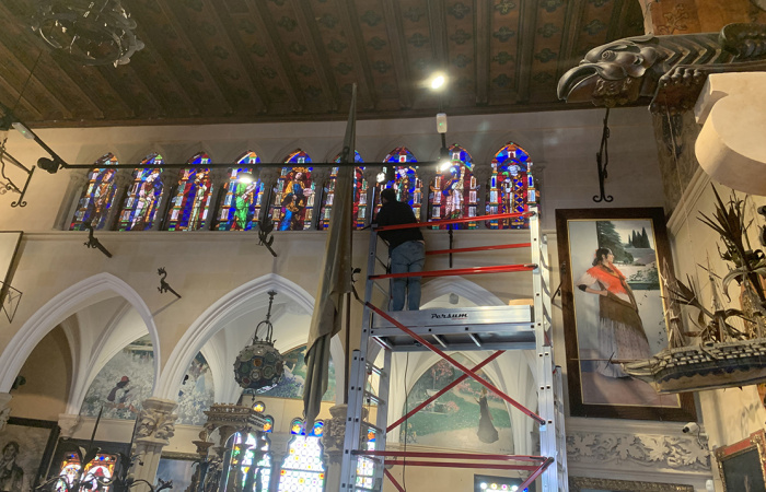 Actuació de neteja i manteniment al Gran Saló del Museu del Cau Ferrat