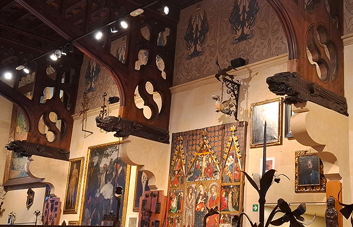 Actuació de neteja i manteniment al Gran Saló del Museu del Cau Ferrat