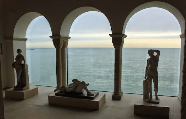 El mar en calma des del Museu de Maricel / Museus de Sitges