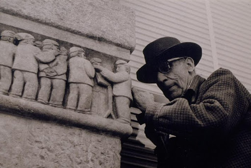Pere Jou treballant als capitells del Casino Prado Suburense / Museus de Sitges