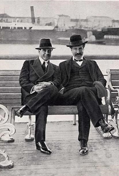 Santiago Rusiñol acomiada a Enric Borràs abans d'embarcar-se cap a Amèrica (1912)