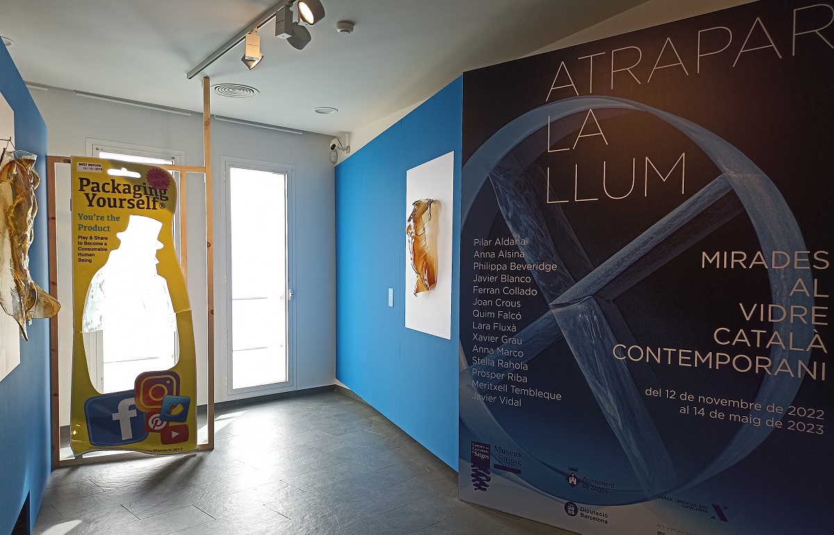 Els Museus de Sitges atrapen la llum amb l’art del vidre català