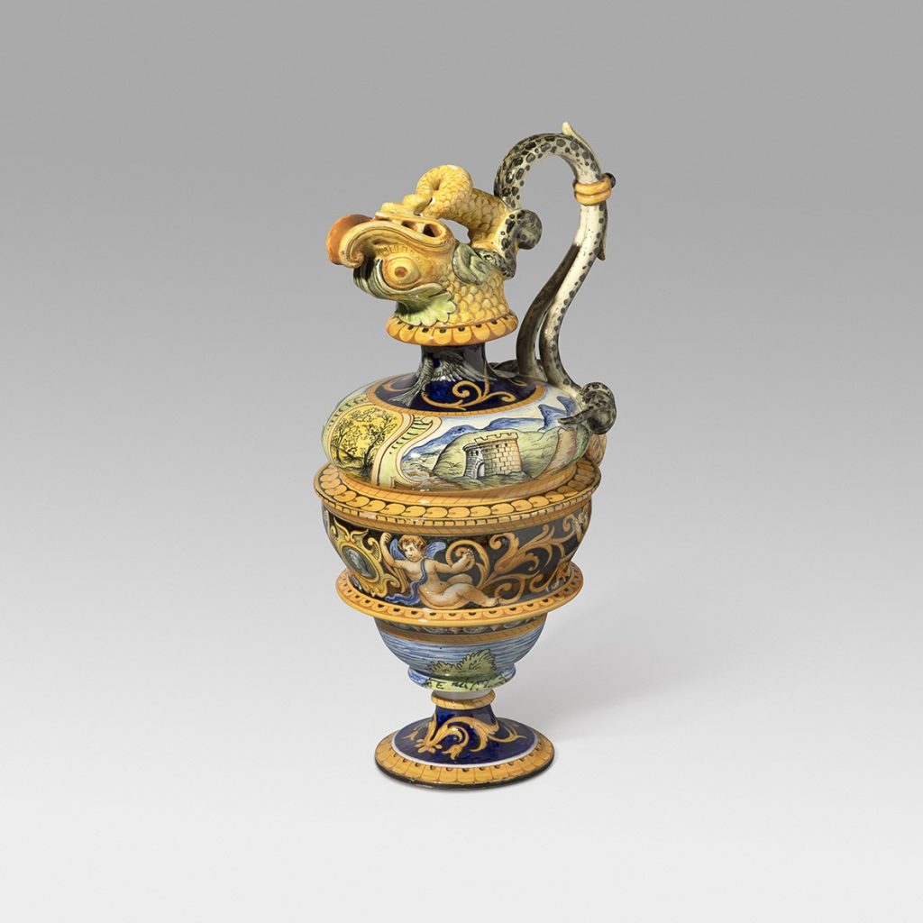 Aiguamans (versatoio), de la Manufactura Ginori
(Cinquè període: 1879-1896, Florència (Doccia))
Pisa policroma, realitzada a motlle
Museu del Cau Ferrat, Sitges. Dipòsit de l’antic Museu de les Reproduccions Artístiques de Barcelona