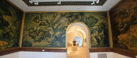 Sala Sert al Museu de Maricel, amb les pintures que evoquen la Gran Guerra